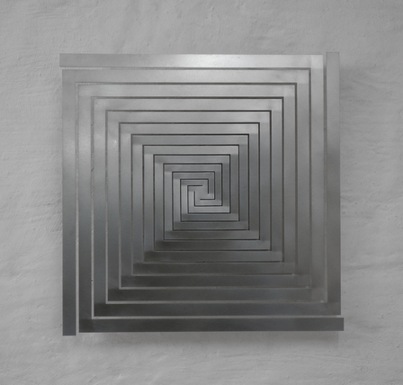 Martin Willing Bewegtes Quadrat, vertikal, vierfach spiralig, Breiten wachsend